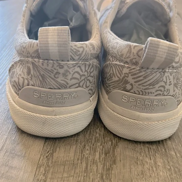 Leaf/Seashell Print🍃 🍂 Sperry Canvas Sneakers - Picture 4 of 6